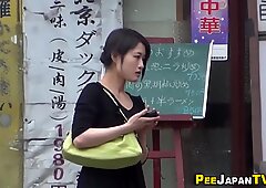 日本人撒尿停车场