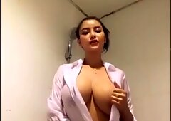 Tits Humungous Bangsa Thailand Gadis Mandi di Pangsapuri Peribadi