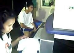 Crazy asian guy masturbates in a cybercaf? . like a boss !!!