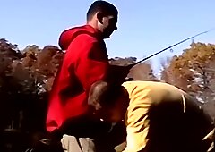Rybář foukaný zlobivé tatínek v přírodě