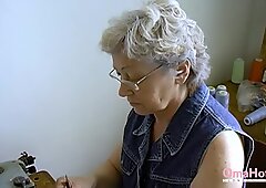 Омахотель волосатые бабуля Пизда заполнены игрушкой для взрослых